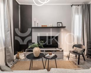 Sala d'estar de Apartament de lloguer en  Madrid Capital amb Aire condicionat