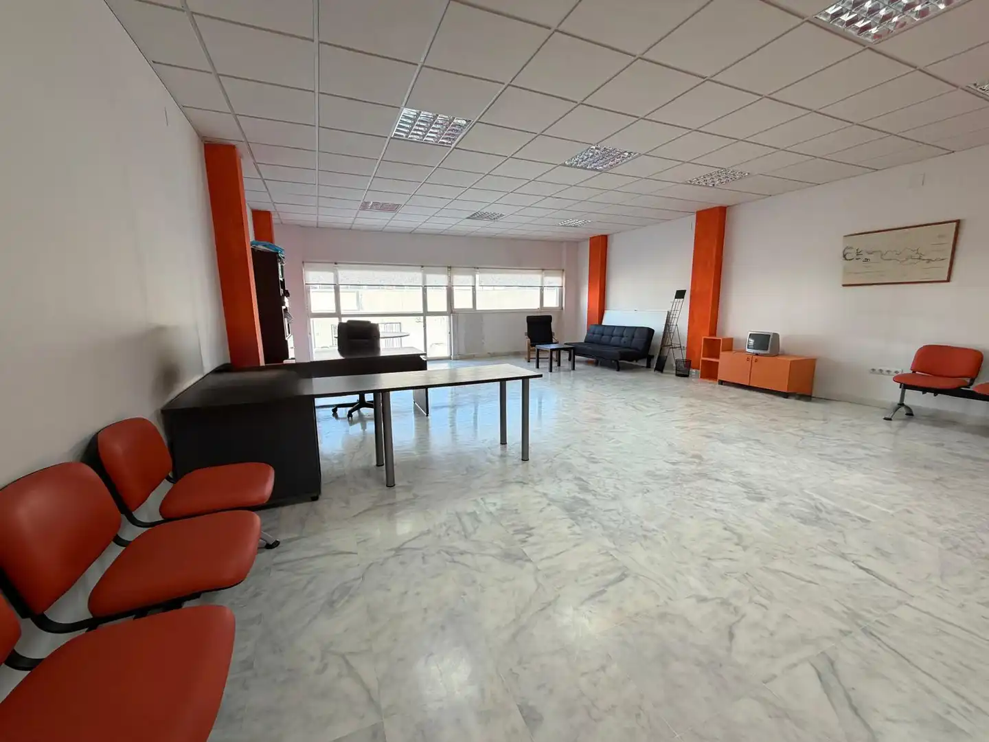 Ufficio con ascensore in affitto a Avenida Camas 7