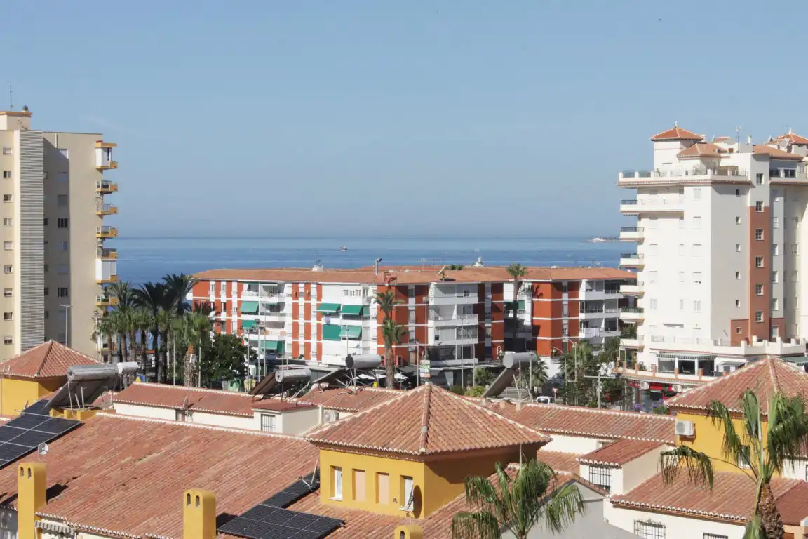 Vista exterior de Piso en venta en Vélez-Málaga con Terraza y Piscina comunitaria
