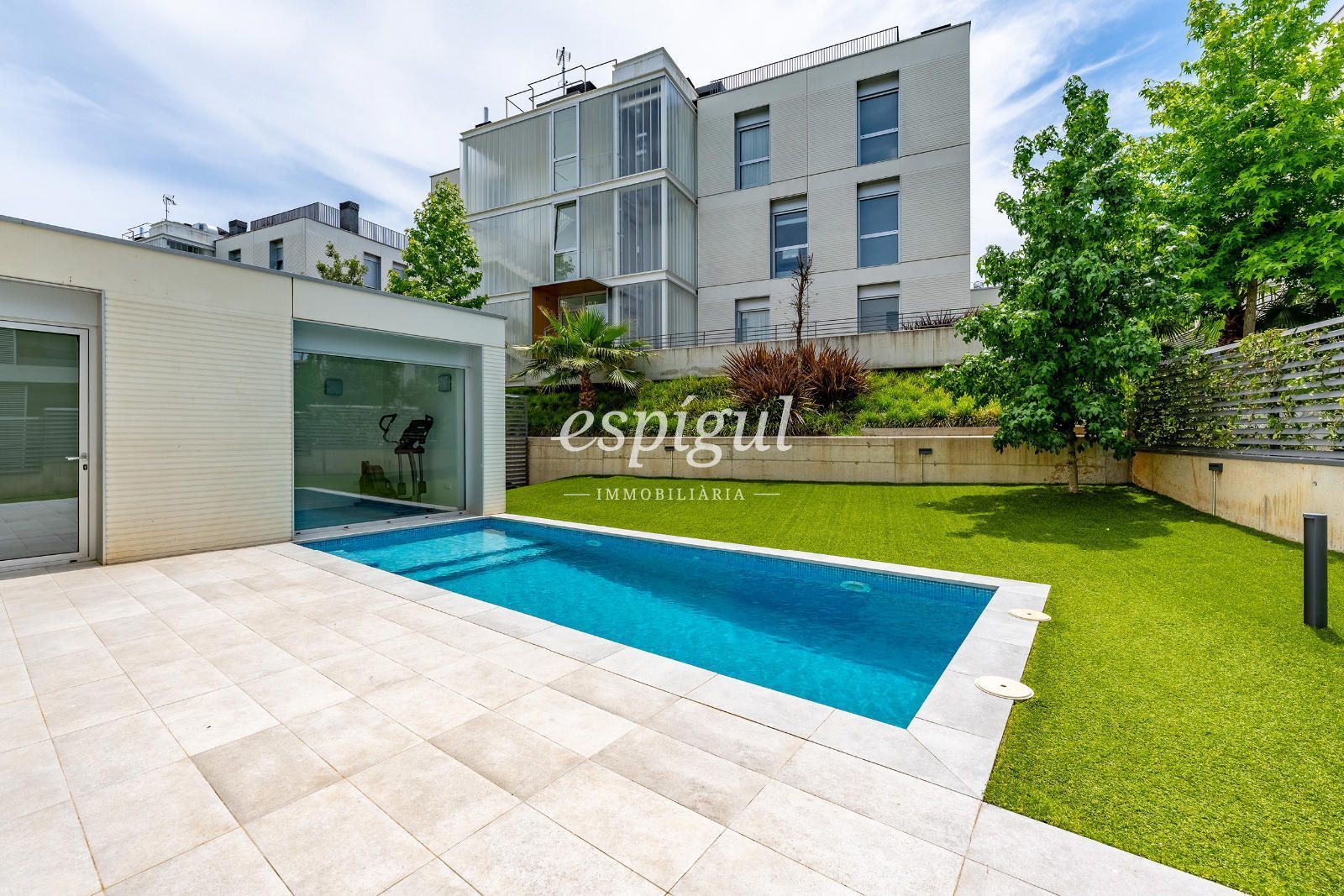 Swimming pool of Flat for sale in Sant Cugat del Vallès  with Air Conditioner, Heating and Parquet flooring