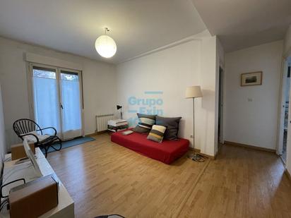 Sala d'estar de Pis en venda en Donostia - San Sebastián  amb Balcó