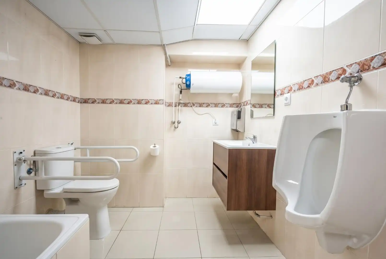 Baño de Oficina en venta en Madrid con Aire acondicionado y Calefacción