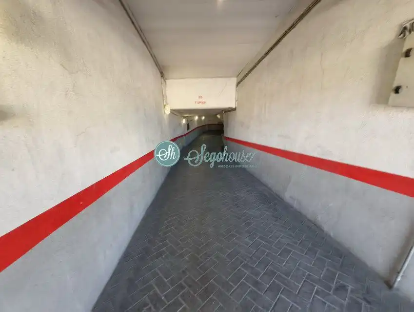 Parking de Piso en venta en Segovia con Calefacción, Parquet y Trastero