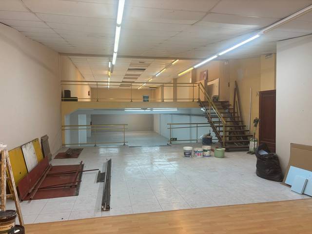 Local comercial en Alquiler en Avenida de Finisterre en Carballo