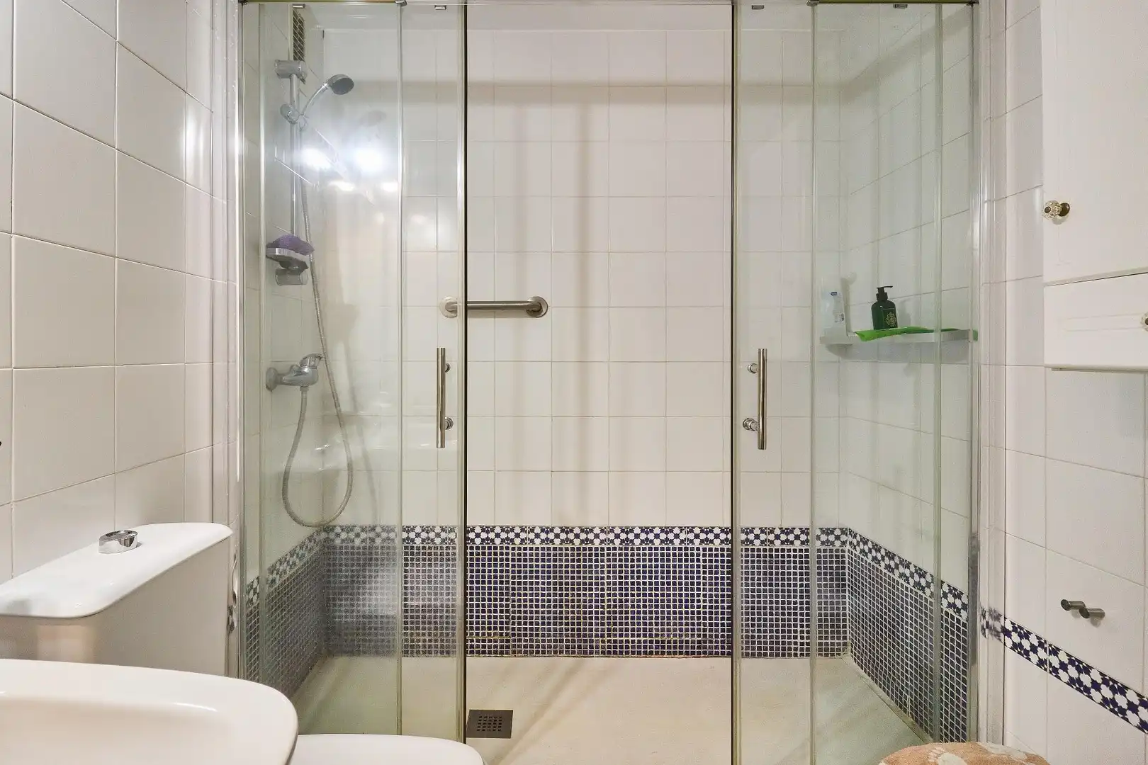 Bathroom of Flat for sale in Fuengirola  with Air Conditioner, Terrace and Community pool