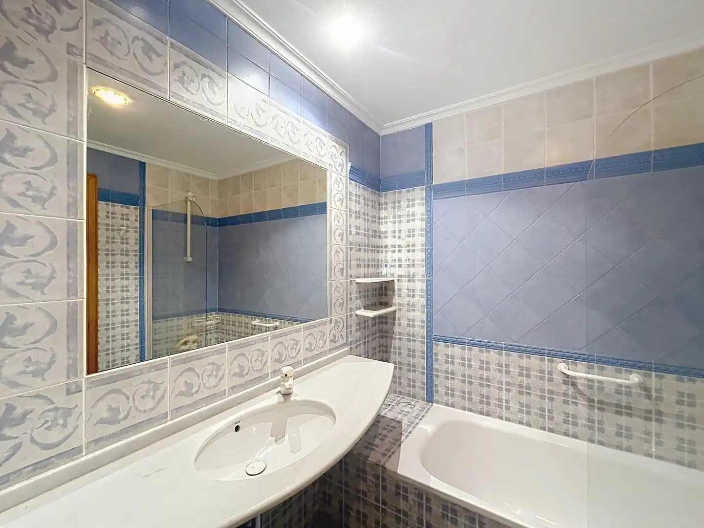 Baño de Casa adosada en venta en Santiago de Compostela  con Calefacción, Terraza y Piscina comunitaria