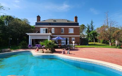Piscina de Casa o xalet en venda en Villaviciosa de Odón amb Aire condicionat, Calefacció i Terrassa