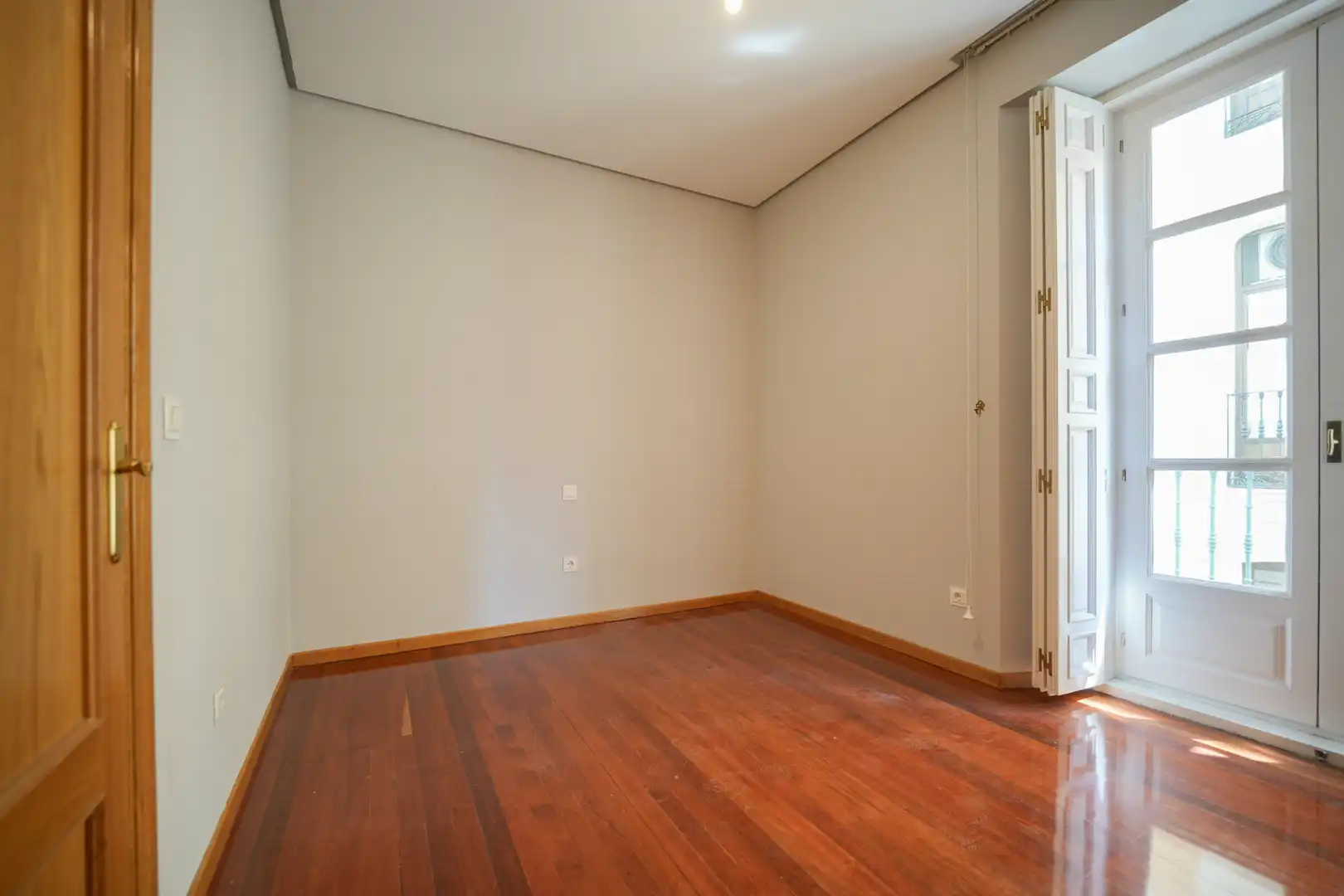 Bedroom of Flat for sale in Valladolid  with Heating, Parquet flooring and Storage room