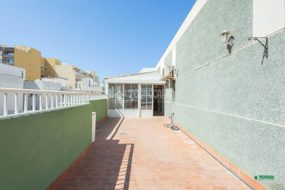 Vista exterior de Piso en venta en Almería con Terraza