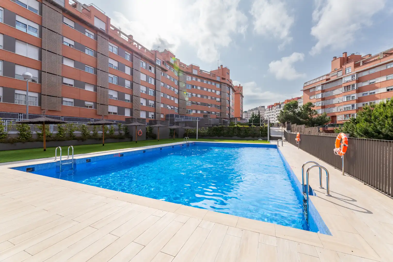 Piscina de Piso en venta en Madrid con Aire acondicionado, Trastero y Piscina comunitaria