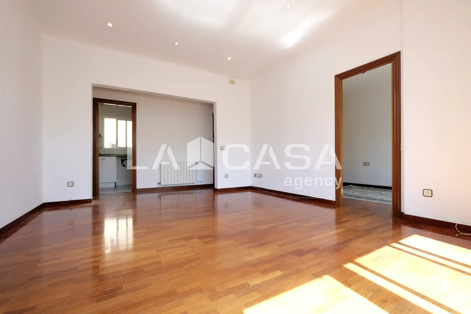 Piso en venta en Barcelona con Calefacción y Balcón