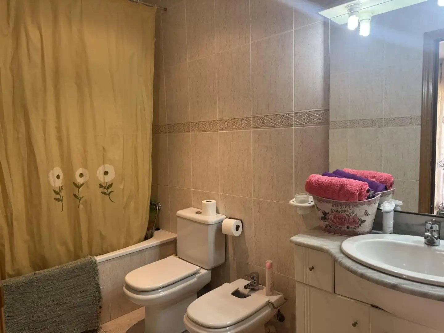 Badezimmer von Einfamilien-Reihenhaus zum Verkauf in Guissona mit Heizung, Privatgarten und Ofen