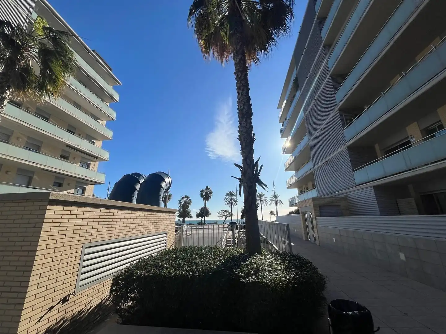 Vista exterior de Piso en venta en Badalona con Aire acondicionado, Calefacción y Terraza