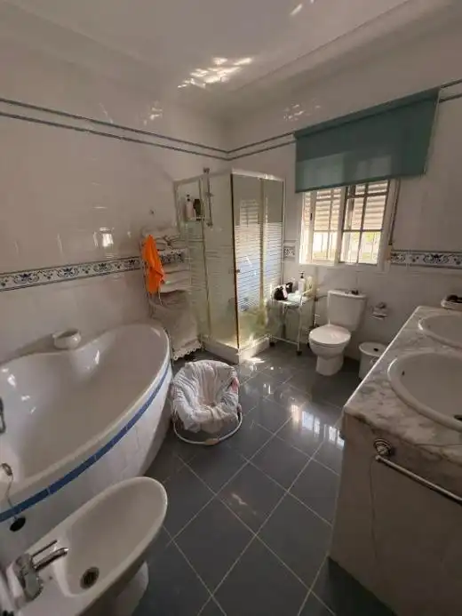 Bany de Finca rústica en venda en Chiclana de la Frontera amb Aire condicionat, Jardí privat i Terrassa