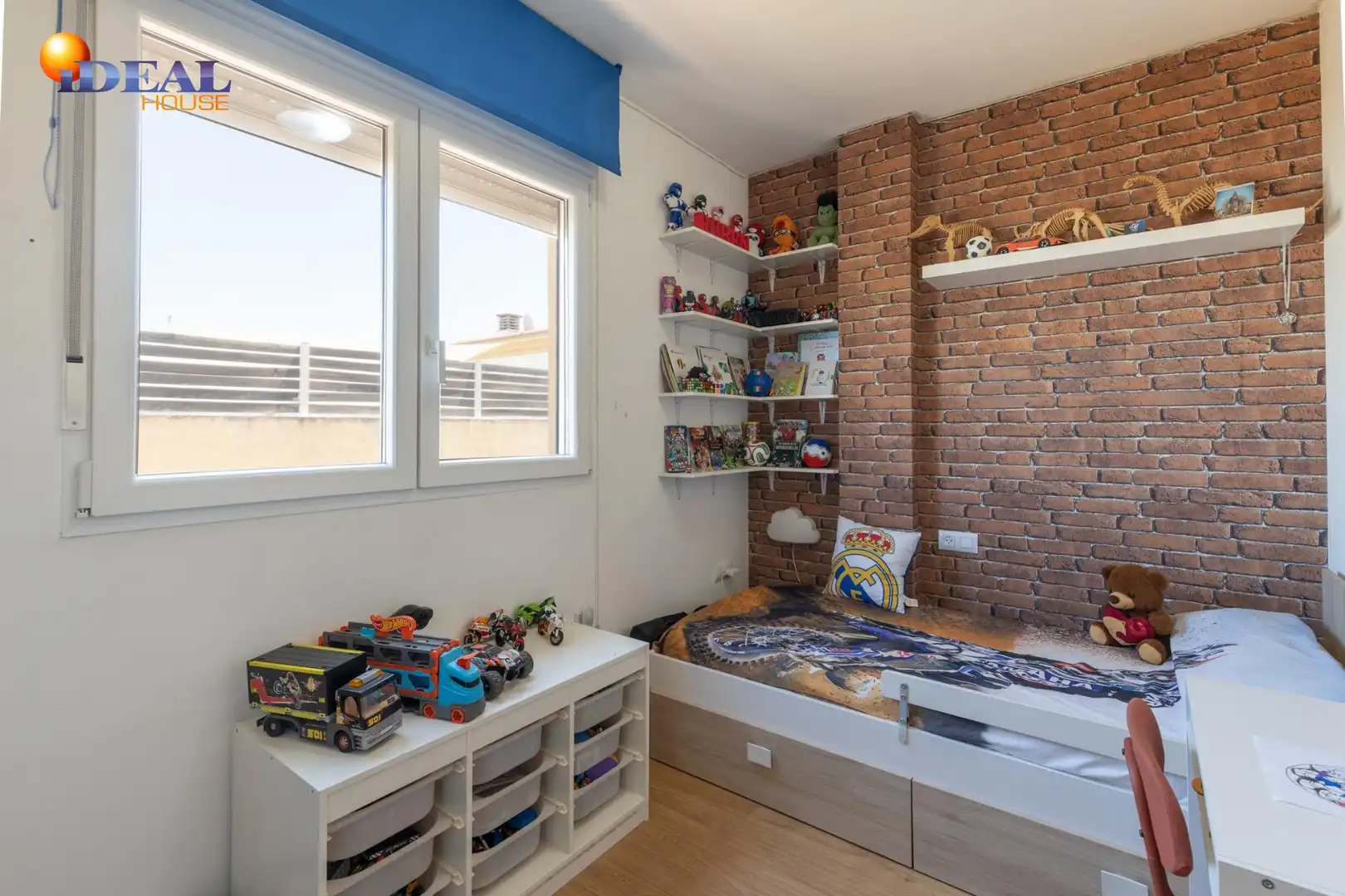 Habitación de Ático en venta en Alhendín con Aire acondicionado, Terraza y Trastero