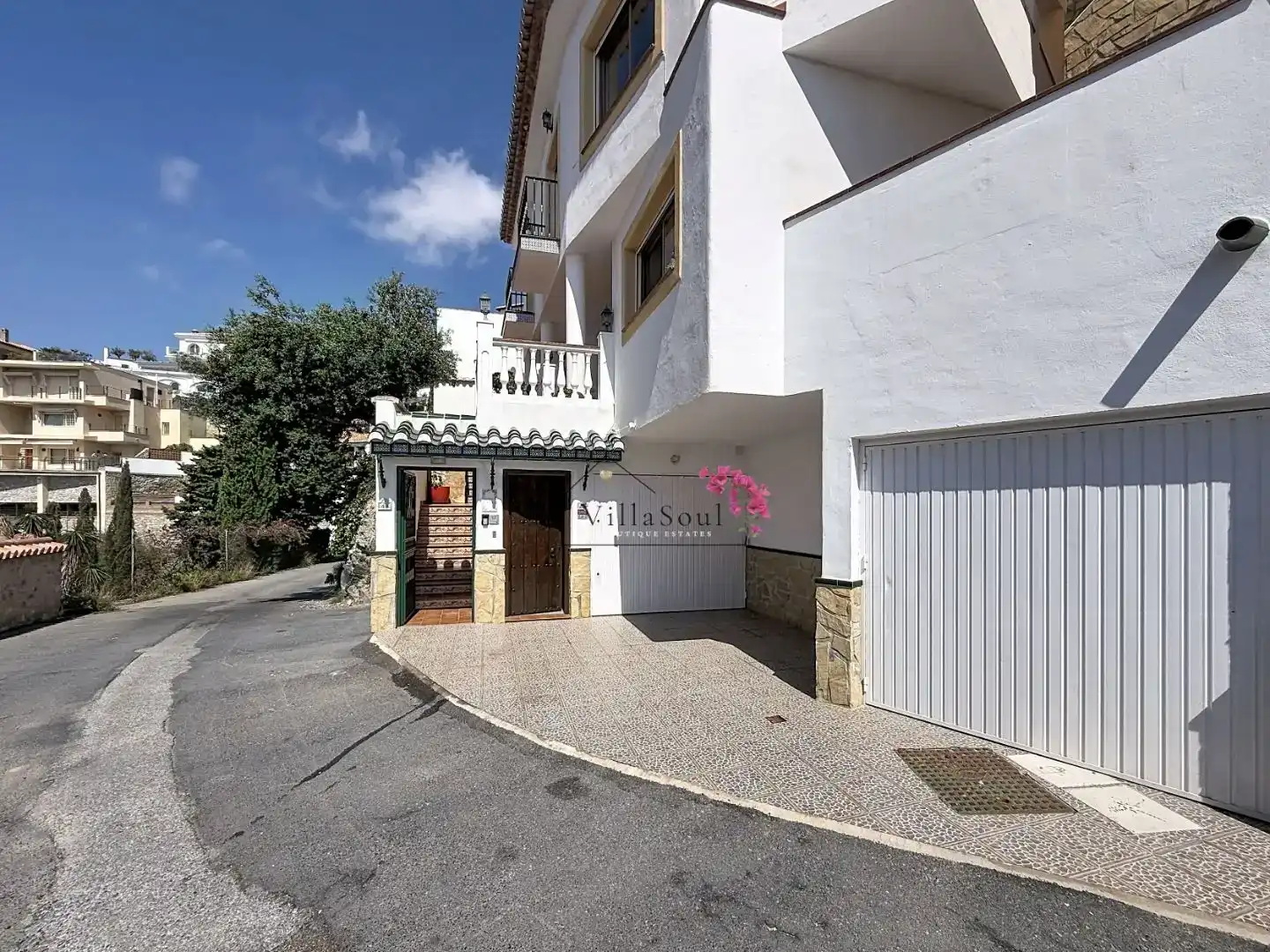 Vista exterior de Casa o xalet en venda en Almuñécar amb Aire condicionat, Piscina i Balcó