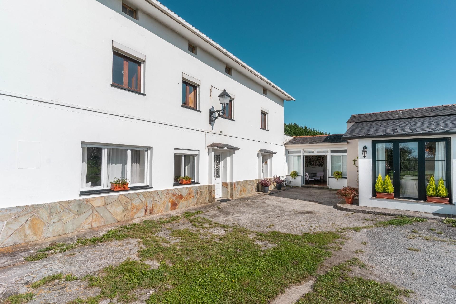 Exterior view of House or chalet for sale in Tapia de Casariego  with Heating and Private garden