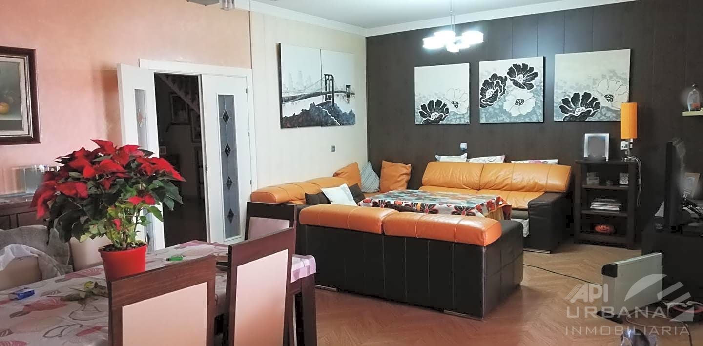 Living room of House or chalet for sale in Nueva Carteya  with Air Conditioner, Heating and Parquet flooring