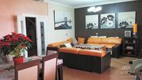 Sala d'estar de Casa o xalet en venda en Nueva Carteya amb Aire condicionat, Calefacció i Parquet