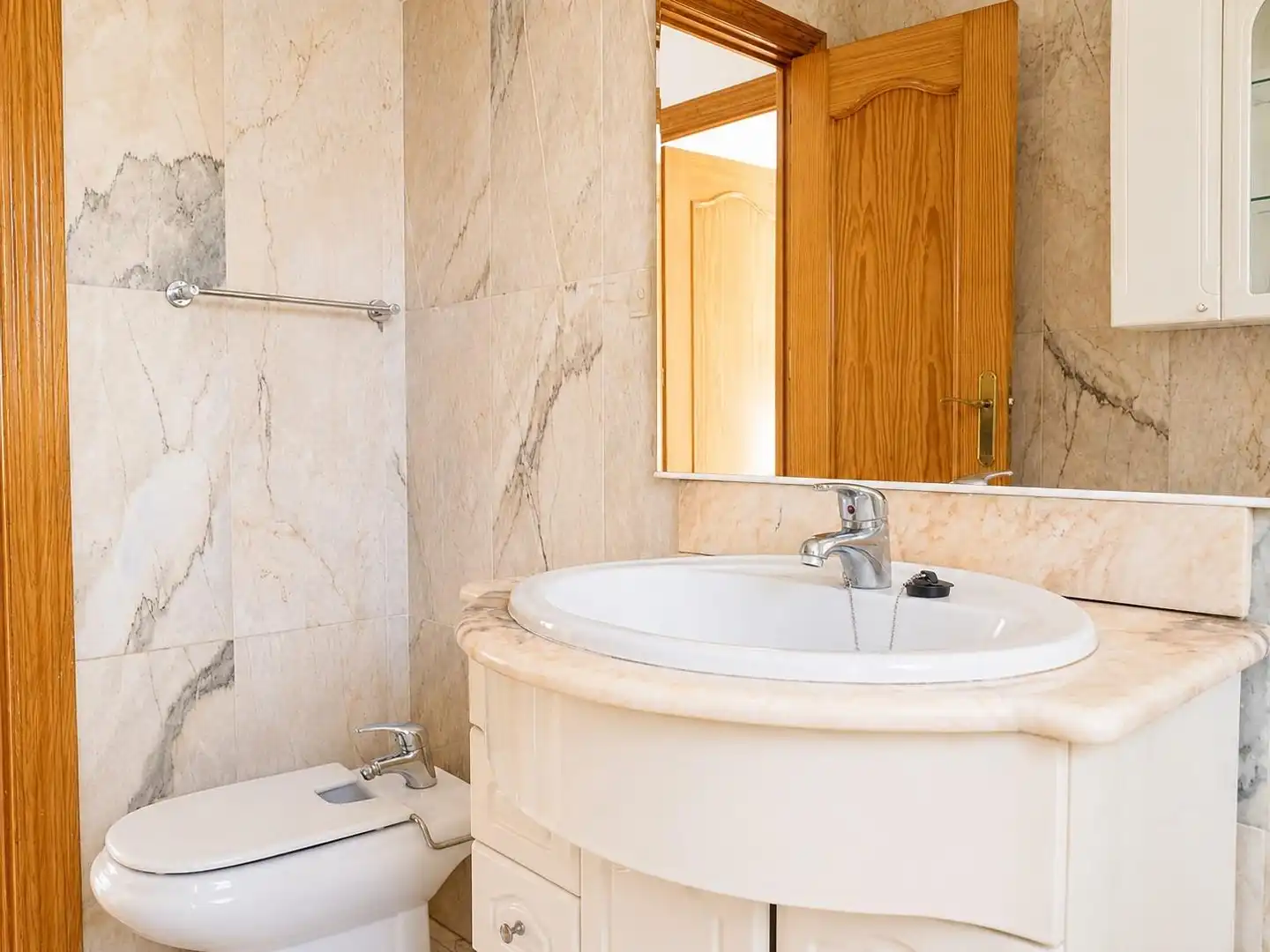 Bathroom of Flat for sale in Armilla
