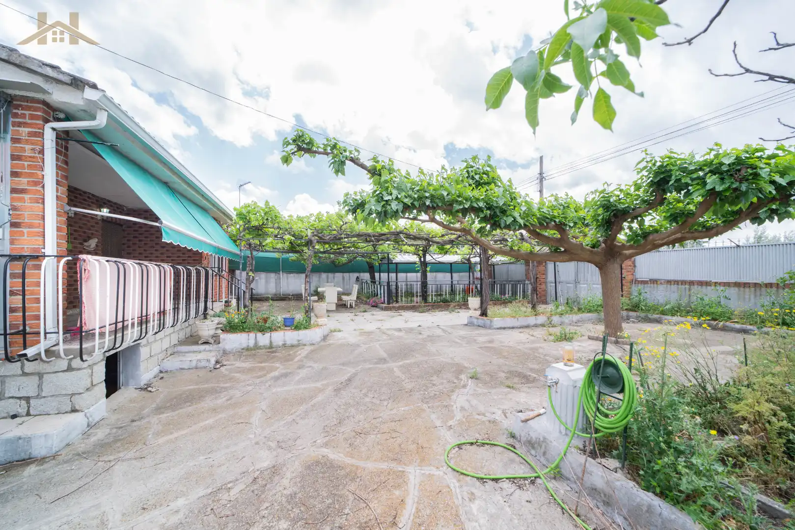 Terrasse von Einfamilien-Reihenhaus zum Verkauf in Santa Cruz del Retamar mit Heizung, Privatgarten und Terrasse