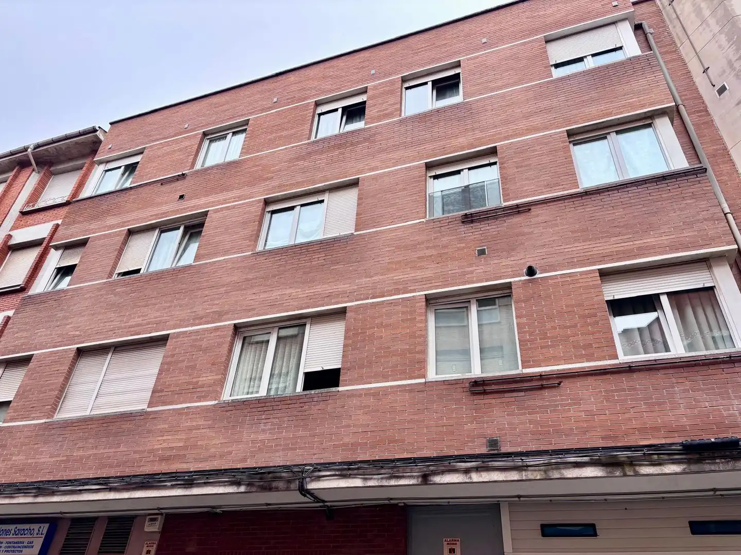 Außenansicht von Maisonette zum Verkauf in Gijón  mit Heizung, Parkett und Abstellraum