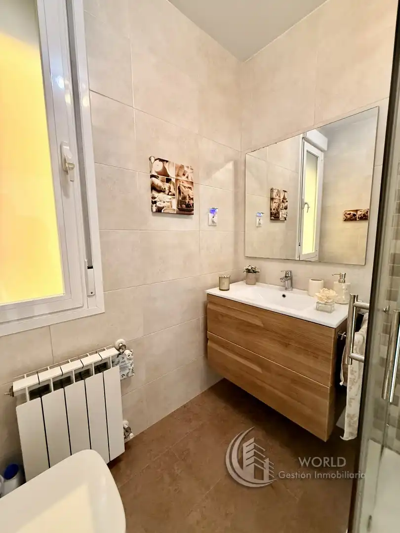 Badezimmer von Wohnung zum Verkauf in Madrid mit Klimaanlage, Heizung und Möbliert