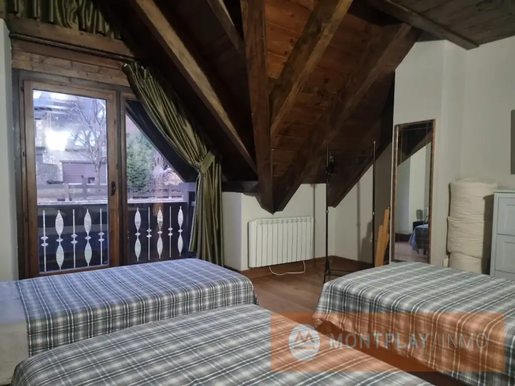 Habitación de Casa adosada en venta en Naut Aran