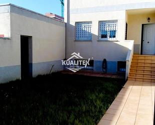 Exterior view of House or chalet to rent in Cáceres Capital  with Air Conditioner, Heating and Storage room