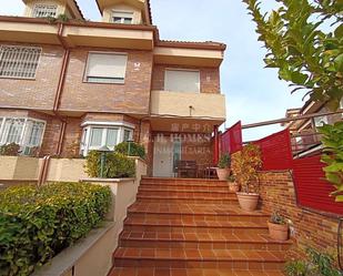 Exterior view of House or chalet for sale in Fuenlabrada  with Air Conditioner and Swimming Pool