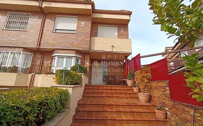 Exterior view of House or chalet for sale in Fuenlabrada  with Air Conditioner and Swimming Pool