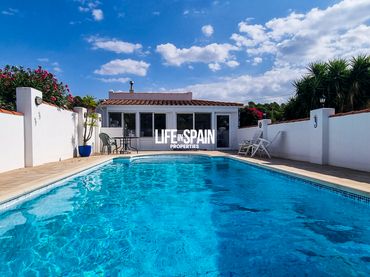 Chalet con piscina en venta en L'Ampolla