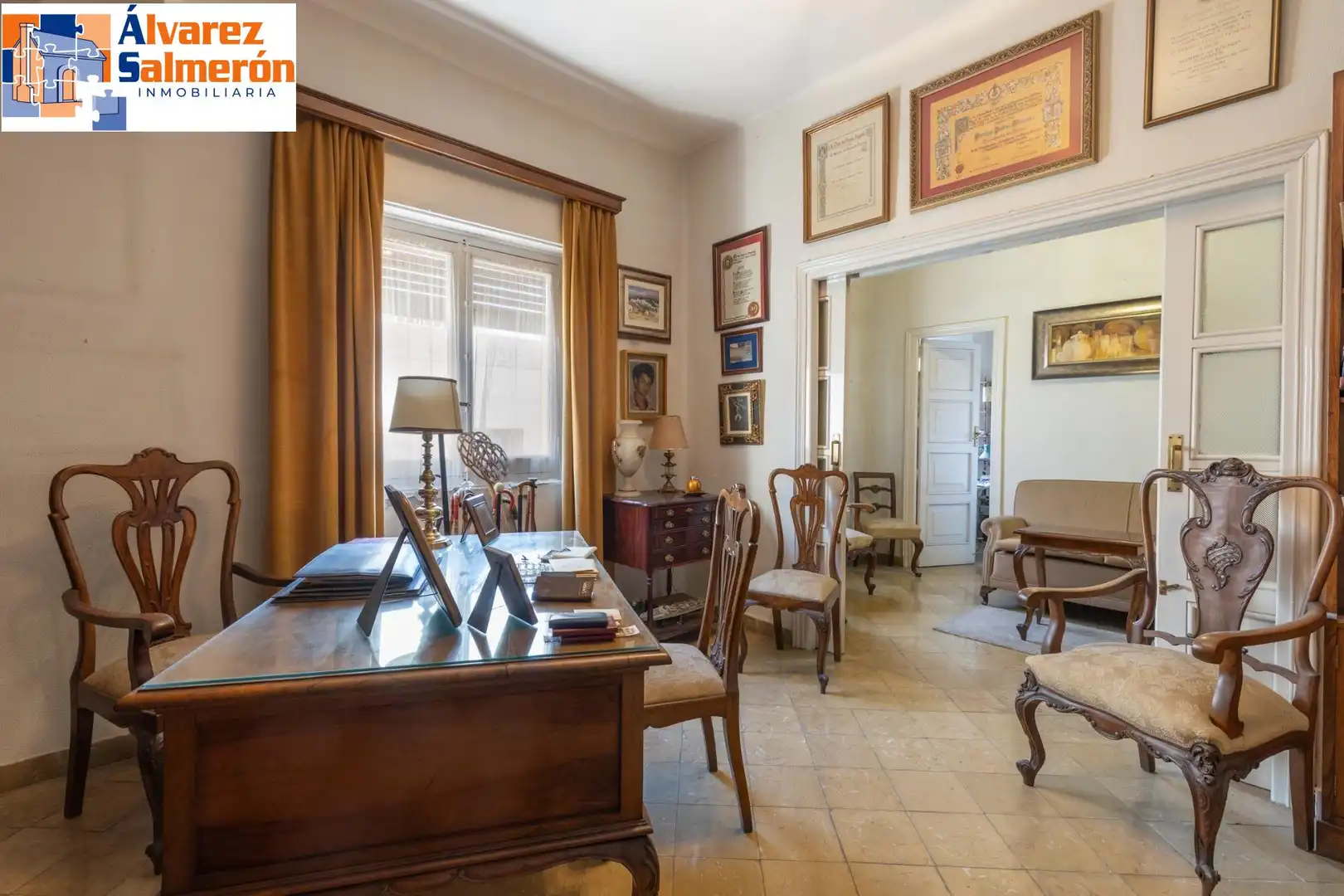 Sala d'estar de Pis en venda en Granada amb Calefacció