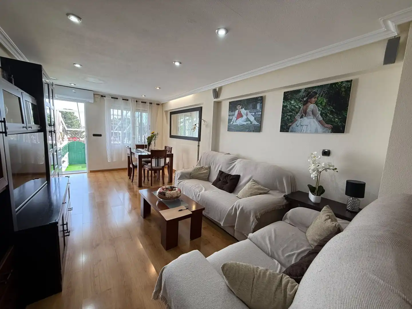 Sala d'estar de Casa o xalet en venda en Santa Pola amb Aire condicionat, Calefacció i Jardí privat