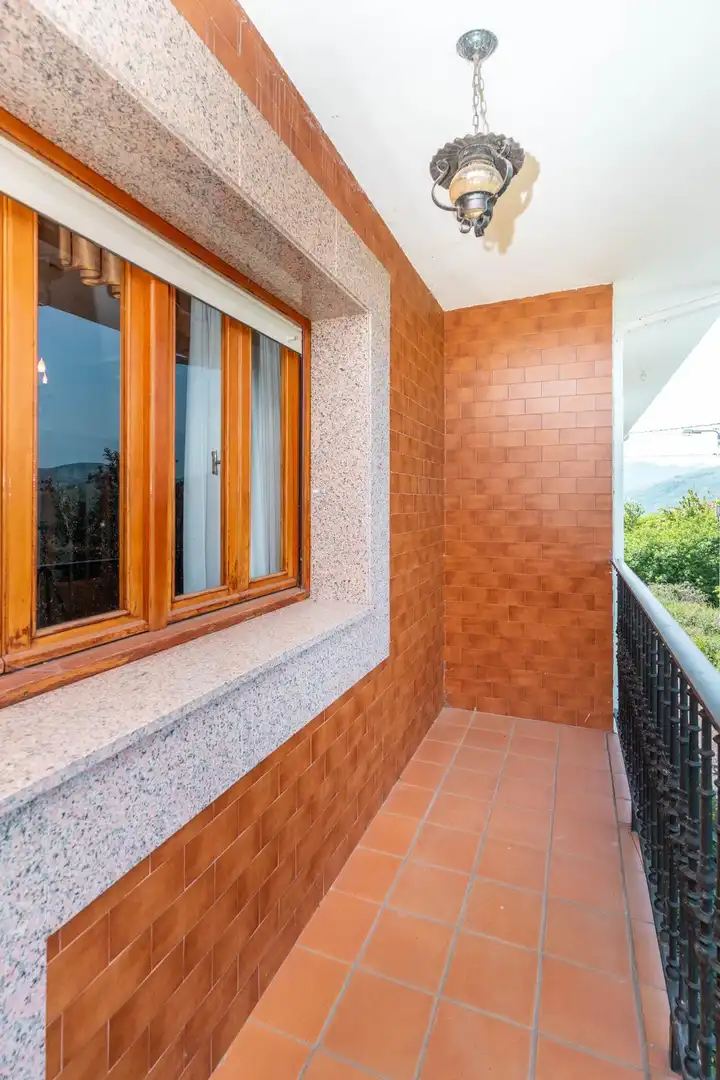 Terrassa de Casa o xalet en venda en Cangas del Narcea amb Calefacció, Terrassa i Moblat