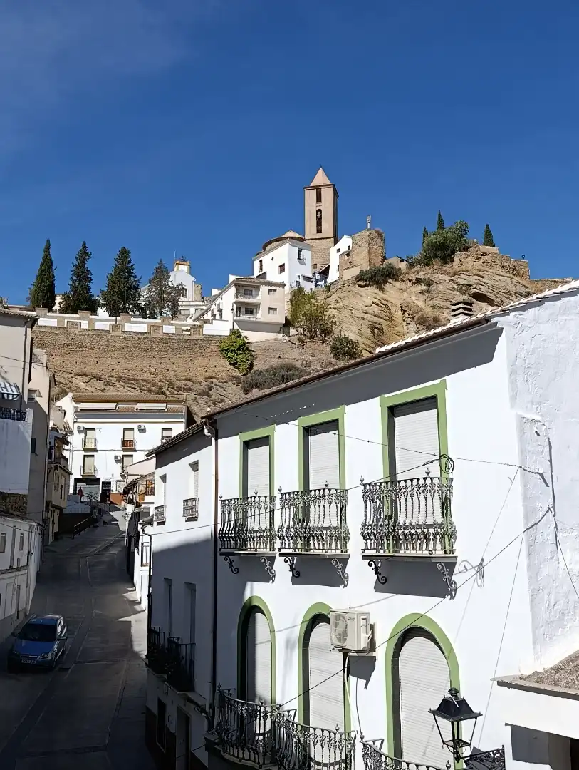 Vista exterior de Edifici en venda en Iznájar