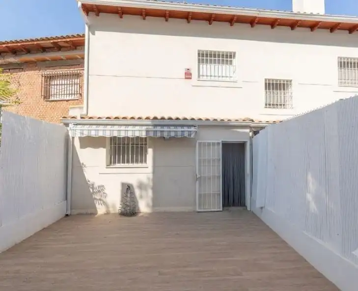 Jardí de Casa adosada en venda en Tielmes amb Calefacció