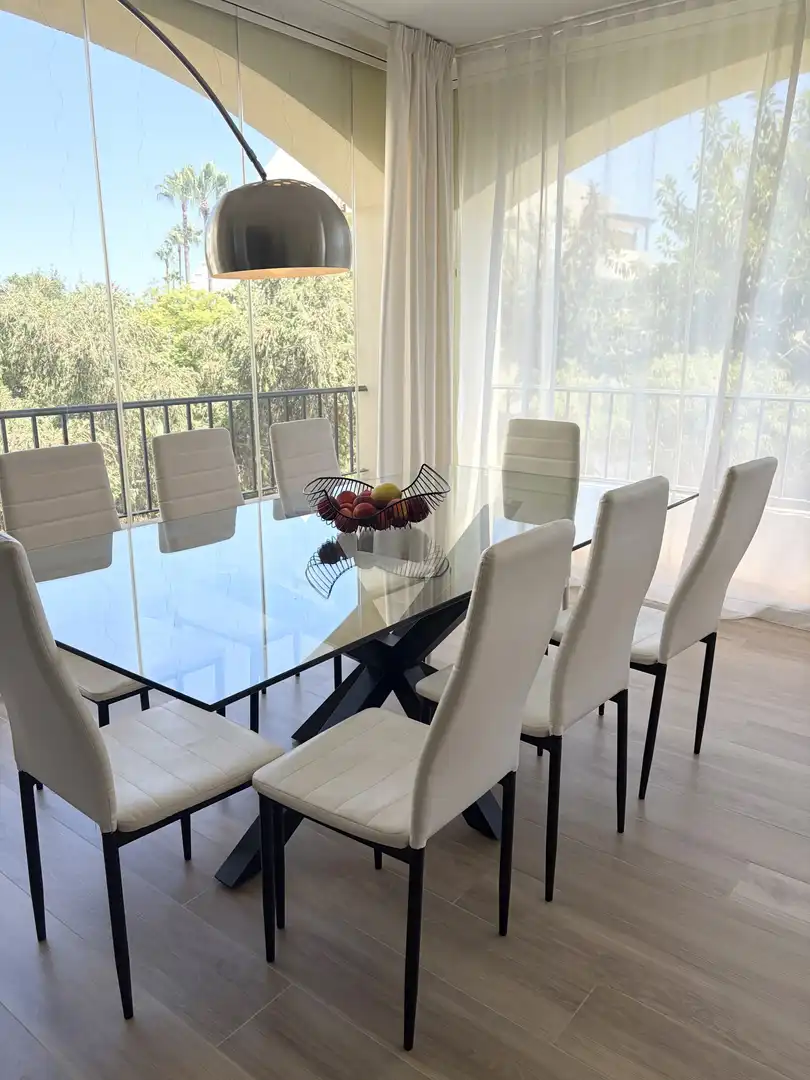 Menjador de Apartament de lloguer en Marbella amb Aire condicionat, Terrassa i Piscina