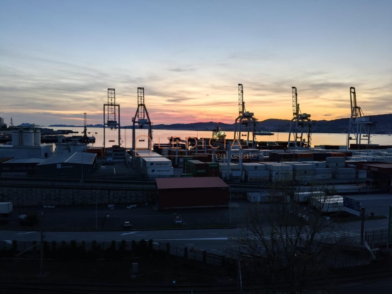 Vista exterior de Pis de lloguer en Vigo  amb Calefacció i Moblat