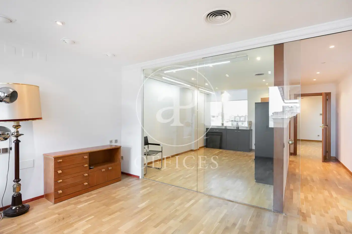 Büro zum Verkauf in Barcelona mit Klimaanlage und Heizung