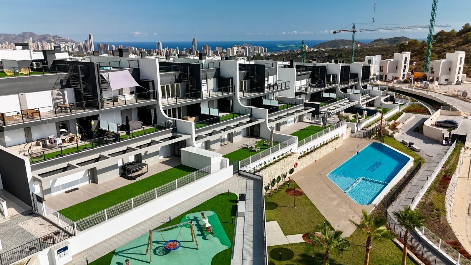 Außenansicht von Einfamilien-Reihenhaus miete in Finestrat mit Terrasse