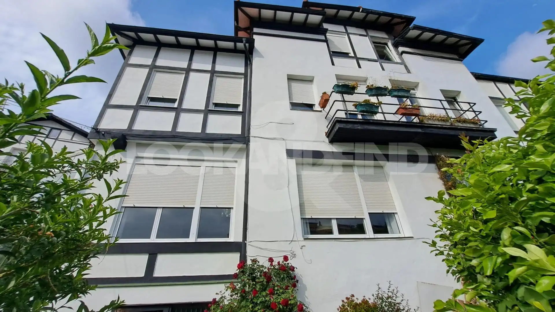 Vista exterior de Casa o xalet en venda en Bilbao  amb Calefacció, Jardí privat i Terrassa