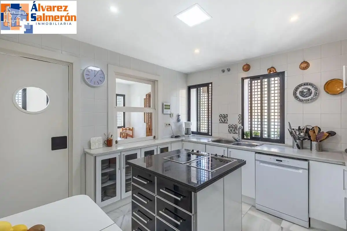 Kitchen of Houses for sale in Granada  with Air Conditioner, Terrace and Storage room