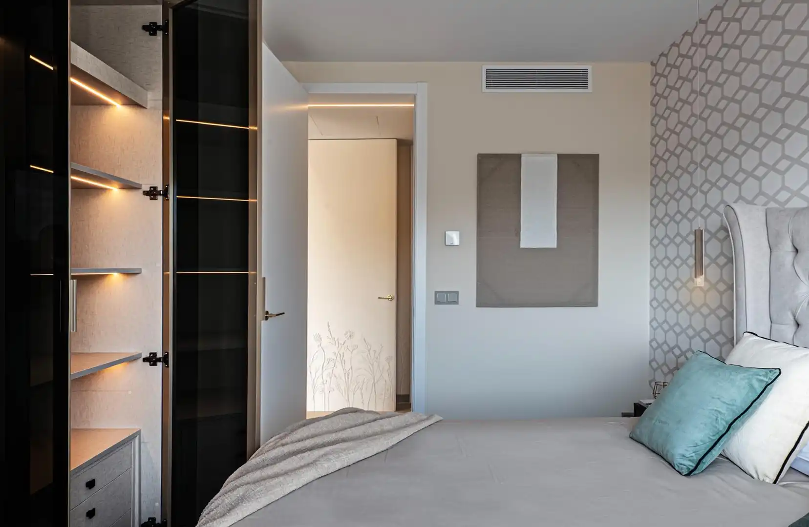 Bedroom of Flat for sale in Málaga  with Air Conditioner, Heating and Terrace