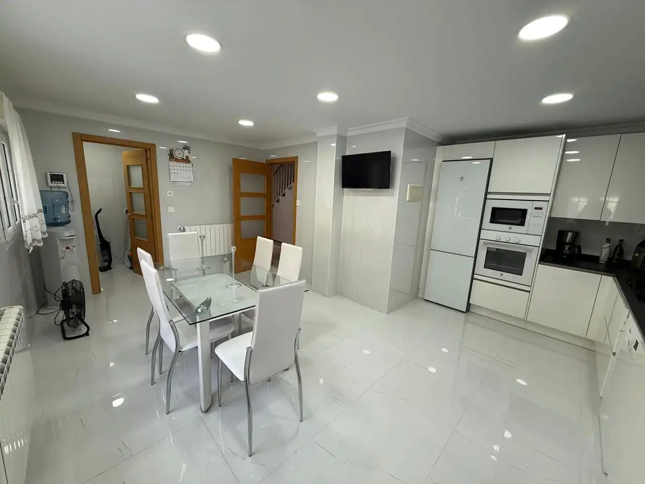 Casa con piscina en venta en Barrio Sámano, imagen 10