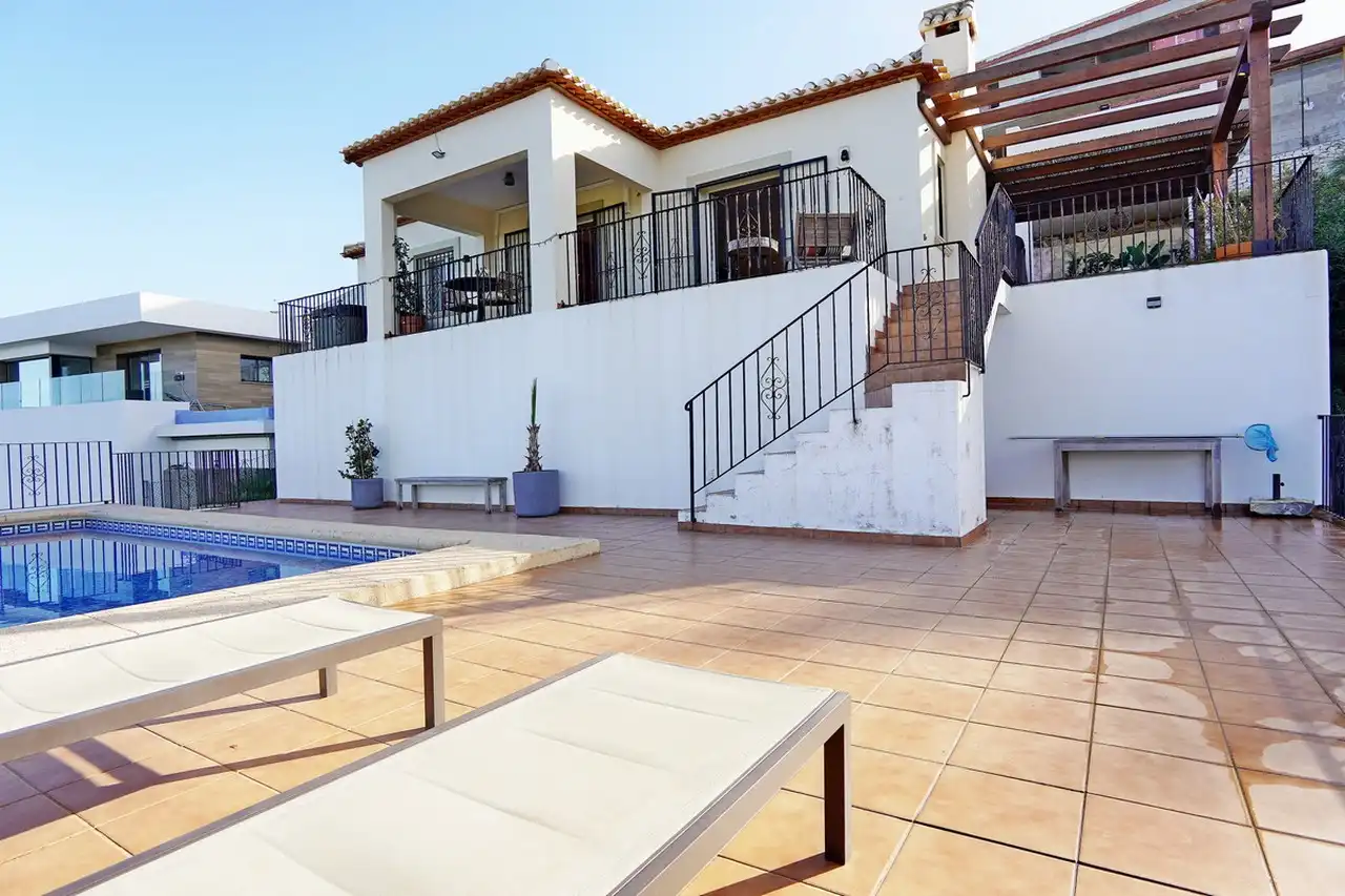 Detached house with pool for sale in Monte Solana