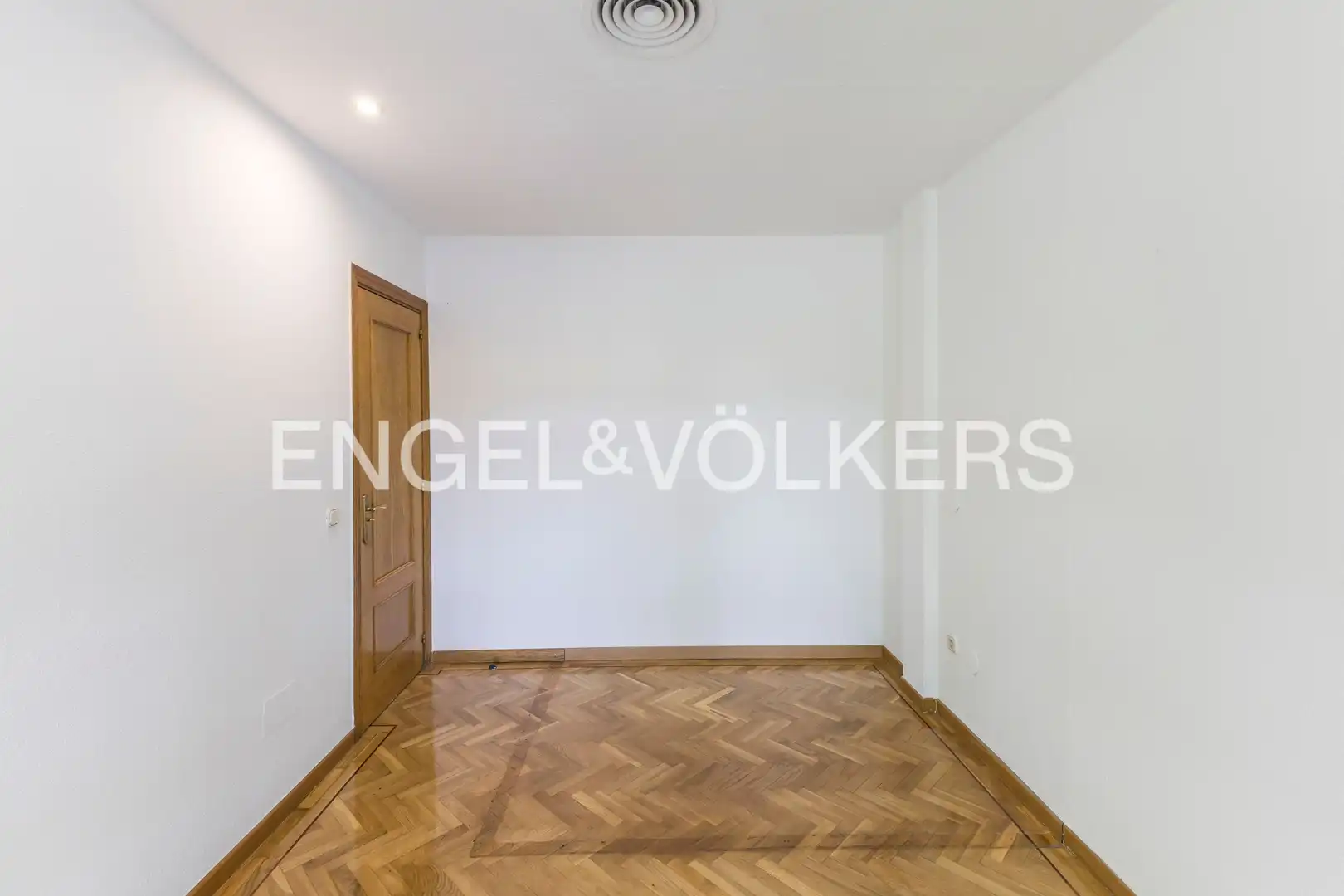 Wohnung zur Miete in Madrid mit Klimaanlage, Heizung und Privatgarten