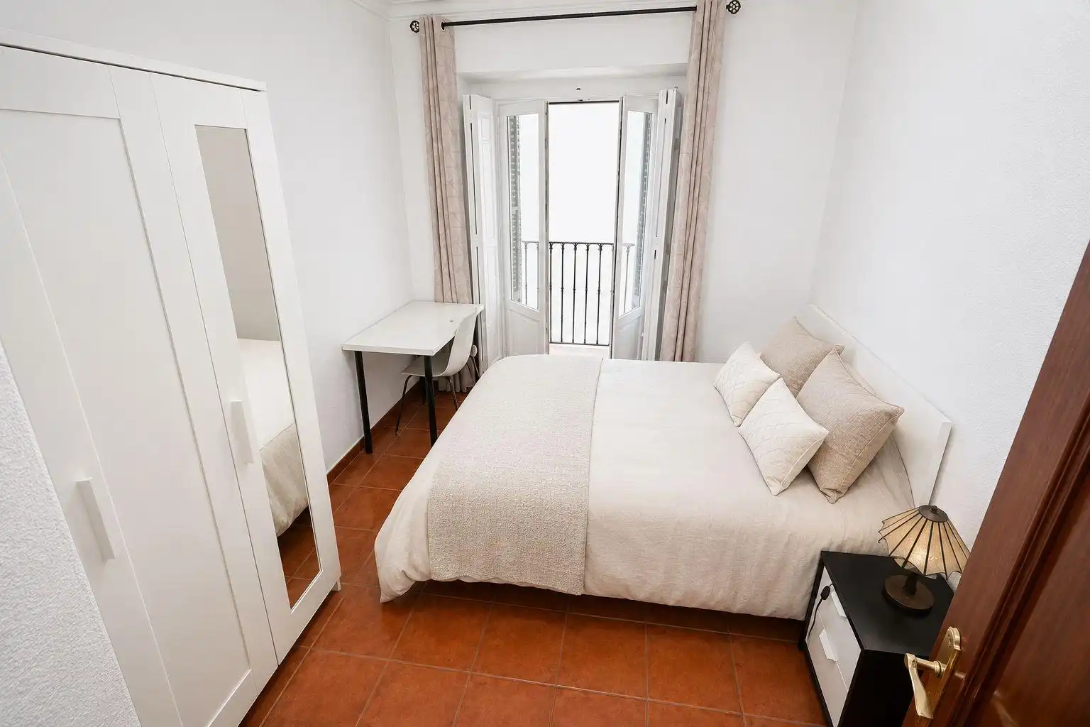 Bedroom of Flat for rent in Madrid  with Heating, Furnished and Balcony