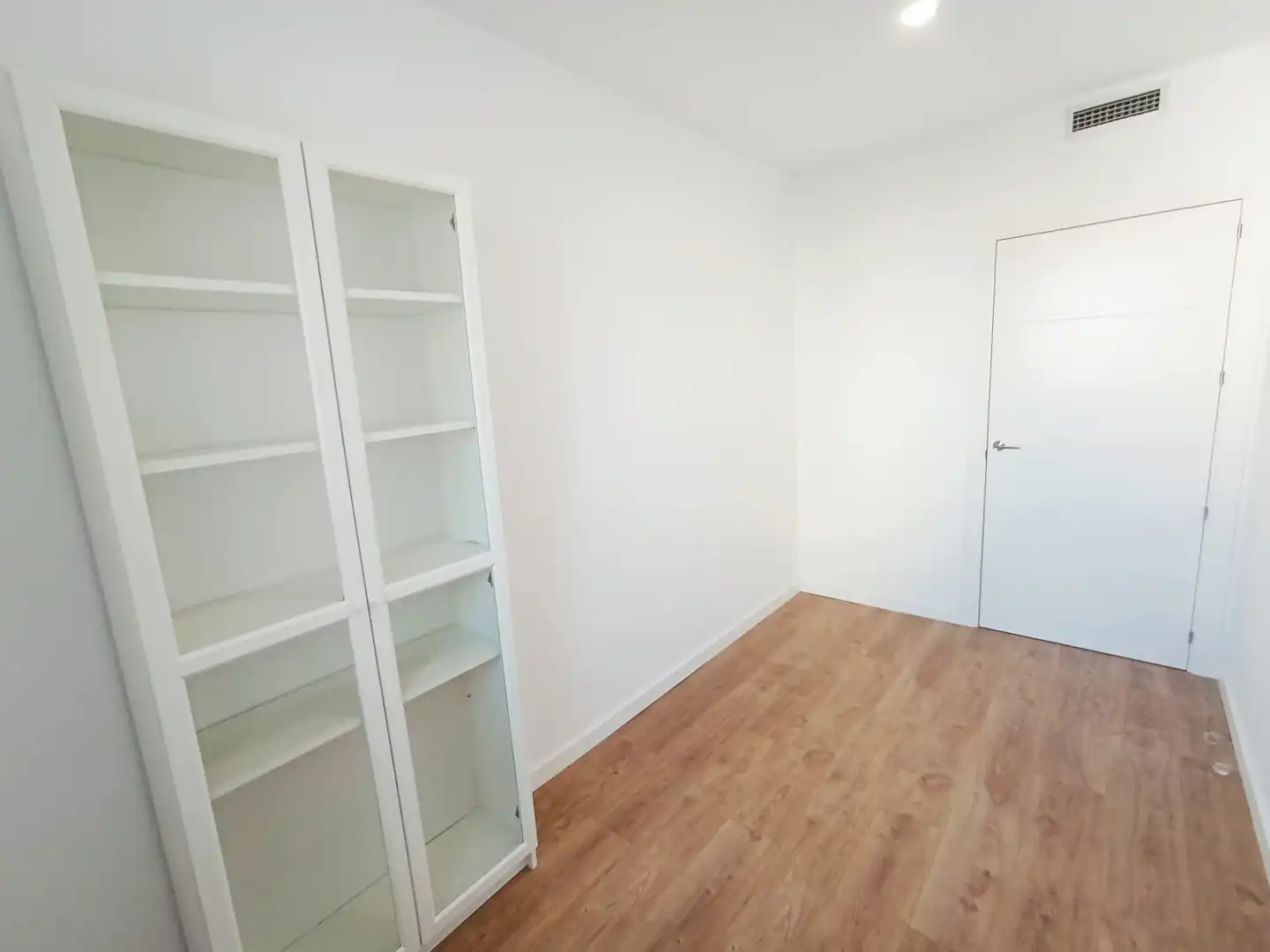 Bedroom of Flat for rent in Terrassa  with Air Conditioner and Heating
