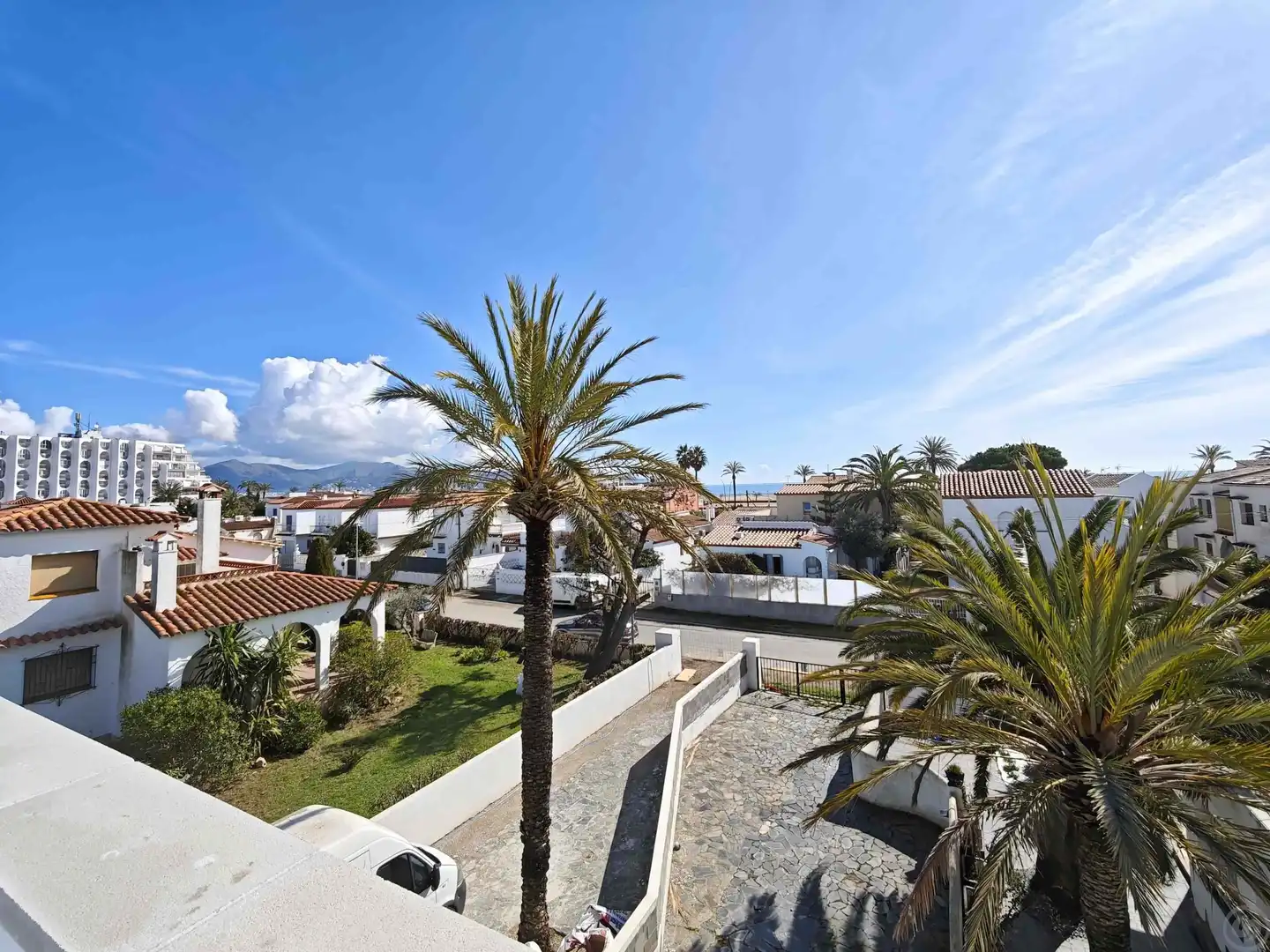 Außenansicht von Maisonette zum Verkauf in Empuriabrava mit Klimaanlage, Heizung und Terrasse